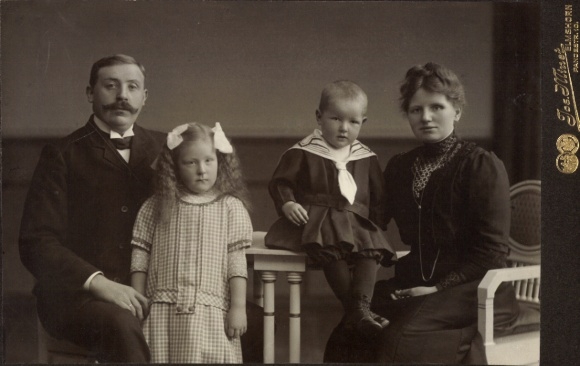 Cabinet photo Elmshorn in Holstein, family portrait, family