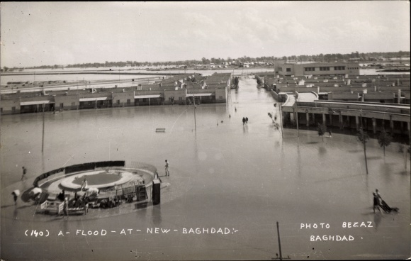 Photo Postcard Baghdad Iraq, flooding in the city