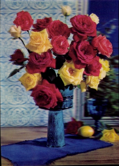 3D AK Red and yellow roses, flower vase