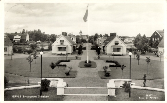 Postcard Gävle Sweden, GÄVLE Ericssonska Stiftelsen, two houses, flag, trees, streetlights
