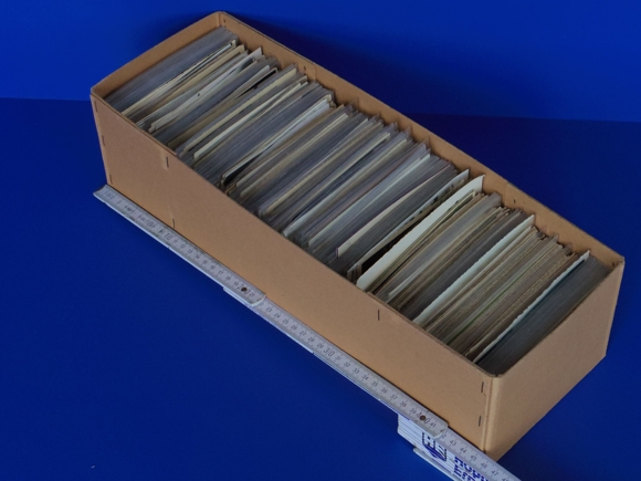 Approximately 800 PCs of greeting cards from before 1945