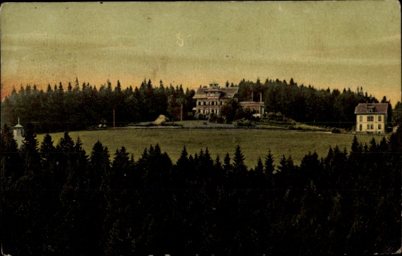 Postcard mountain area, villa and outbuildings at the edge of the forest