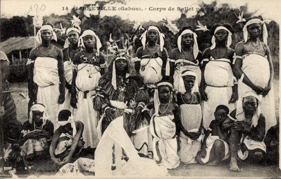 Postcard Libreville Gabon, Corps de Ballet pour l'Iwanga, portrait en groupe