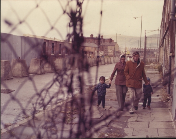 Original photo by Hans-Joachim Spremberg, young family in a street in Belfast, around 1977