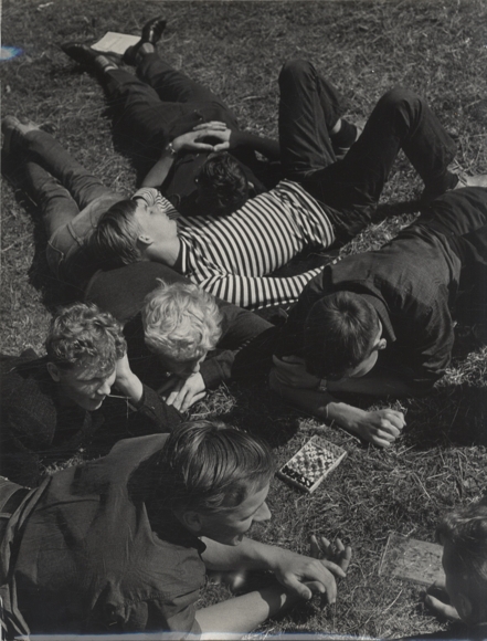 Original photo by Hans-Joachim Spremberg, young people at summer camp in Graal-Müritz / Baltic Sea, around 1970