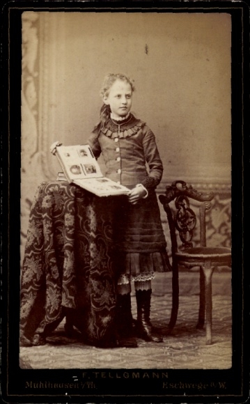 CdV Children's Portrait, Girl with a Book, Photographer F. Tellgmann, Mühlhausen Th., Eschwege