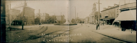 Folding PC Lewistown Pennsylvania USA, Monument Square