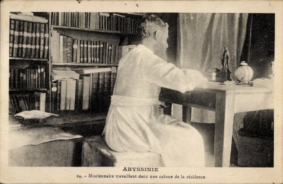 CPA Abyssinie Ethiopia, missionary working in a cabane de la résidence