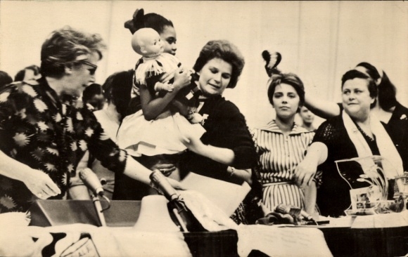 Postcard Moscow Russia, Cosmonaut Valentina Vladimirovna Tereshkova, World Congress of Women 1963