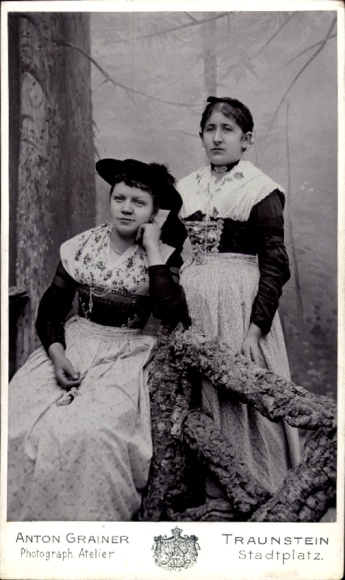 CdV Two women in Bavarian traditional dress, dirndls, photographer Anton Grainer, Traunstein, town square