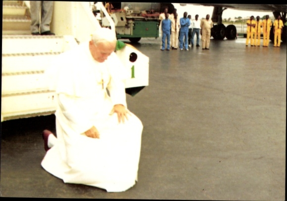 Pope John Paul II, Karol Józef Wojtyla, Togo 1985, Kiss of the Earth of Togo