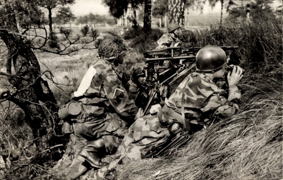 German Army (Bundeswehr), Grenadiers with heavy machine gun