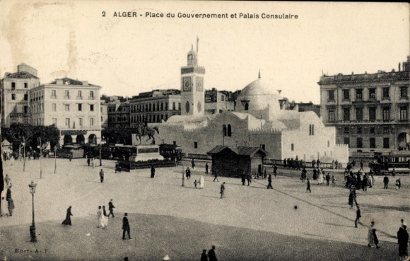 Postcard Algiers Alger Algeria, square with building, people, horse, statue, street lamps