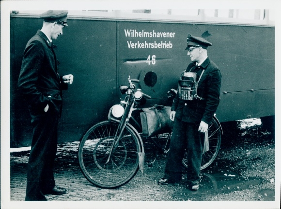 Photo Wilhelmshaven, conductor Wilhelmshavener Verkehrsbetrieb, car 46, bicycle