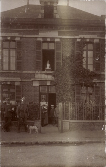 Photo Postcard Ham Flandern Limburg, sick bay at the train station, Red Cross, May 1915, WWI