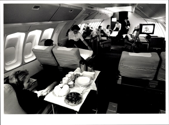 Photo of a German passenger aircraft, Lufthansa, Boeing 747-400