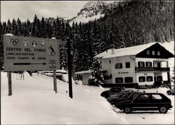 Photo Moena Trentino South Tyrol, hotel, cars, winter