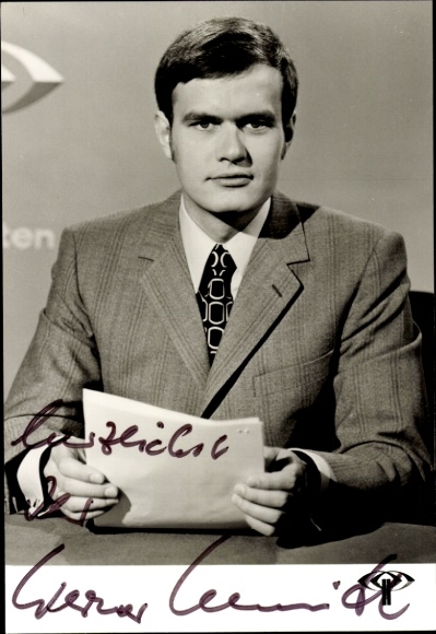 Postcard news anchor Werner Schmidt, portrait, autograph