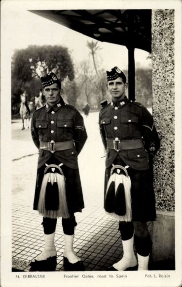 Postcard Gibraltar, Frontier Gates, road to Spain, border guard in a kilt