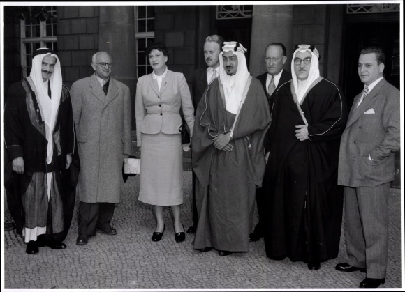 Photo Berlin, Bert Sass, Prince of Transjordan with entourage, group picture