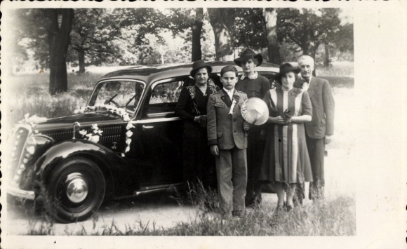 Photo Postcard family picture, car