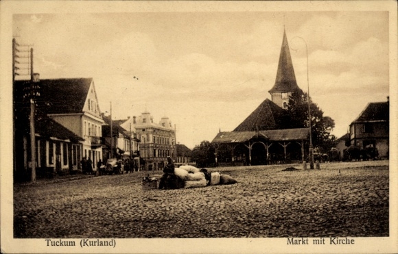 Postcard Tukums Tuckum Latvia, Tuckum (Courland), market with church,
