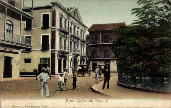 Postcard City of Panama, Plaza Catedral, photographer of JL Maduro Jr., people on the street