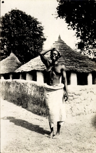 Photo Postcard Chad, bare-breasted woman