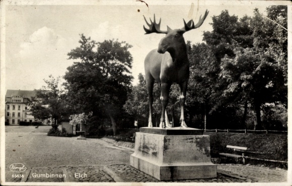Postcard Gussew Gumbinnen East Prussia, elk statue, trees, street,
