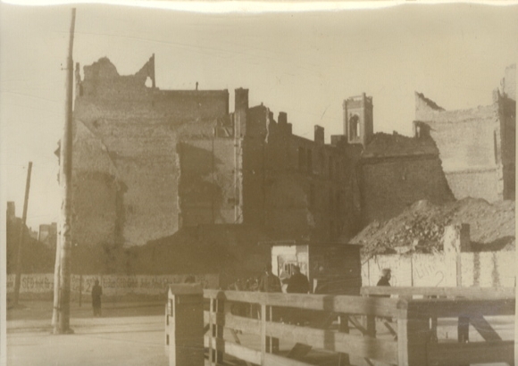 Original photo Berlin Friedrichshain, ruins of houses at Strausberger Platz, around 1945/46
