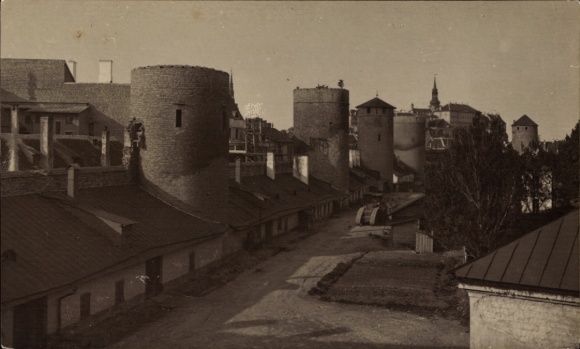 Photo Postcard Tallinn Reval Estonia, partial view, towers of the city wall, tank, November 1924
