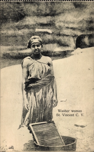 Postcard Sao Vicente Cape Verde, washerwoman