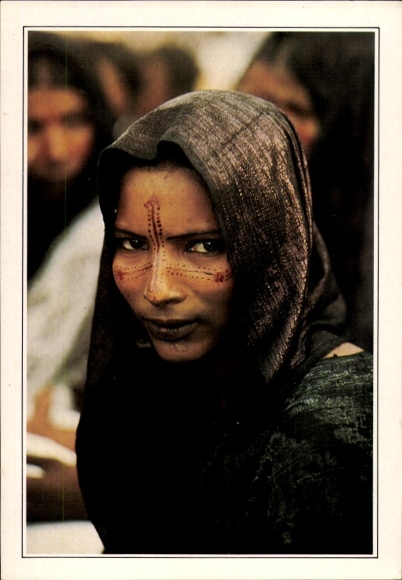 Postcard Niger, Tuareg woman with face painting