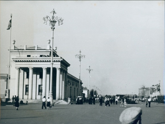 Photo Korea, Old Great Moscow Wooden Hall