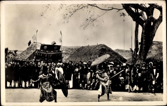 Postcard Thai Binh Tonkin Vietnam, Village de Binh, Cachs, Luttes, Warrior Dance