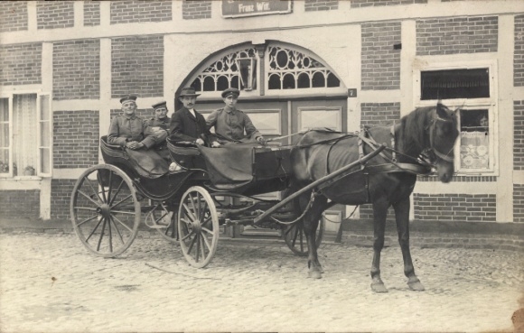 Photo: German soldiers in uniforms, carriage