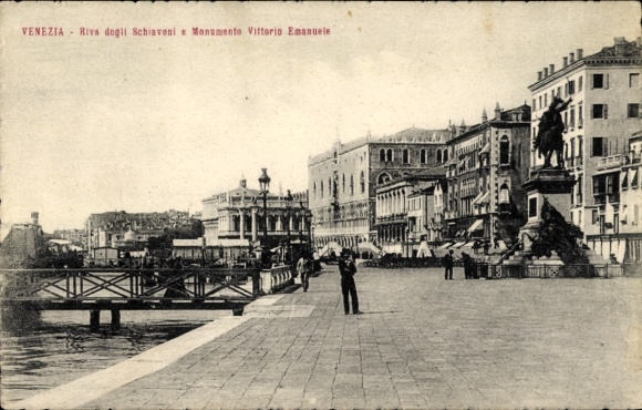 Postcard Venezia Venice Veneto, Riva degli Schiavoni, Monumento Vittorio Emanuele, statue, harbor