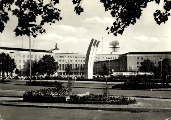 Berlin Tempelhof Airport, Central Airport, Airlift Memorial