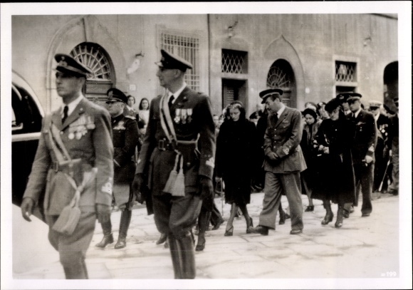 Photo Heinrich Hoffmann, Benito Mussolini in the funeral procession ...