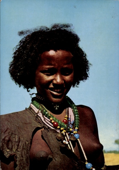 Postcard Sidamo Ethiopia, bare-breasted African woman with pearl jewelry
