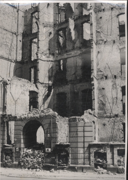 Original photo Berlin Schöneberg, destroyed house at Eisenacher Straße 121, around 1945/46