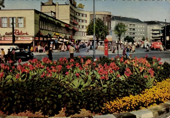 Postcard Berlin Wedding Gesundbrunnen, street scene with flower displays