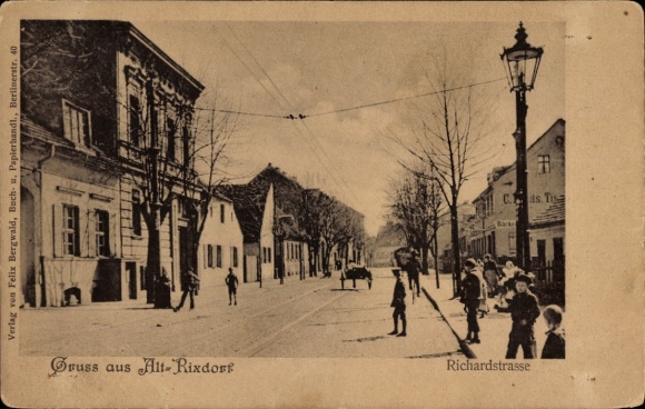 Postcard Berlin Neukölln Rixdorf, Richard-Straße, passers-by