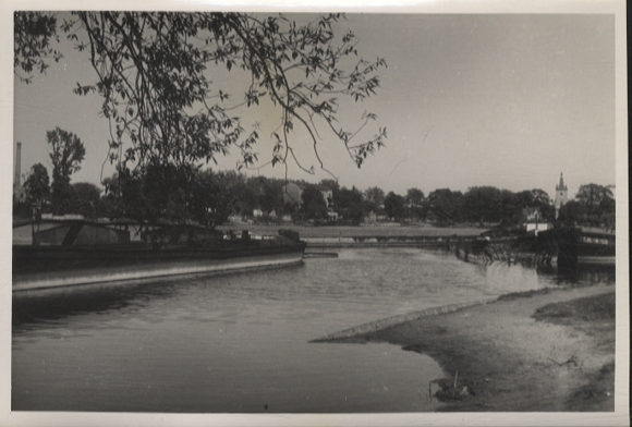 Original photo Berlin Treptow, boat trip on the Spree, Stralau, around 1948