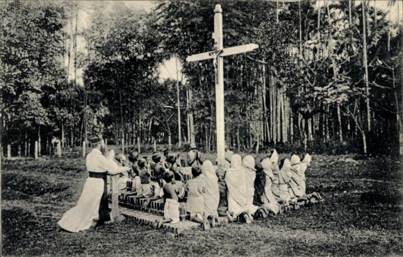 Postcard Badapur, Assam, India, Rev. Father Marcellinus Molz SDS with his village children during night prayer