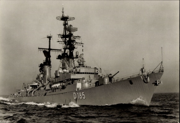 Postcard Destroyer Lütjens D 185 on the high seas