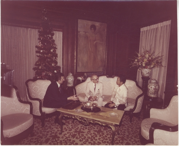 Original photo by Hans-Joachim Spremberg, Philippines trip, conversation, state visit of E. Honecker, 1977