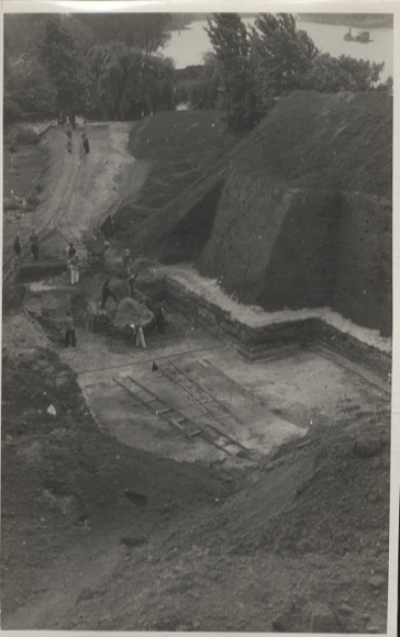 OFoto Berlin Lichtenberg, reconstruction of the Klingenberg thermal power station, around 1946, approx. 12x17 cm