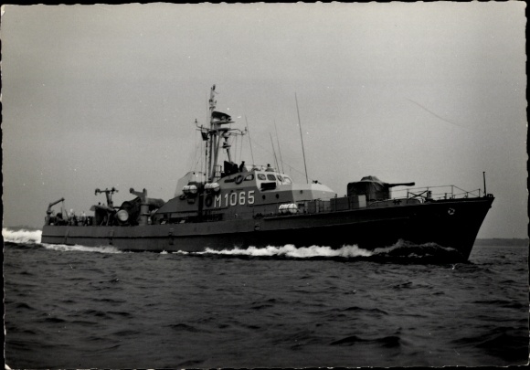 Photo Postcard German warship No. M1065, German Navy