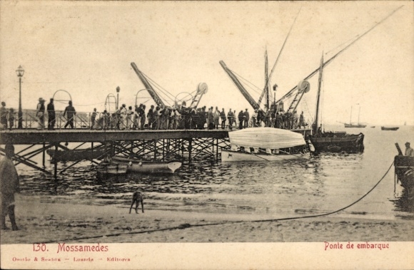 Postcard Moçâmedes Mossamedes Angola, pier, crowd, boats, harbor